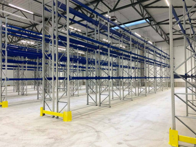 Levering og montering av Groglass pallehyller 4